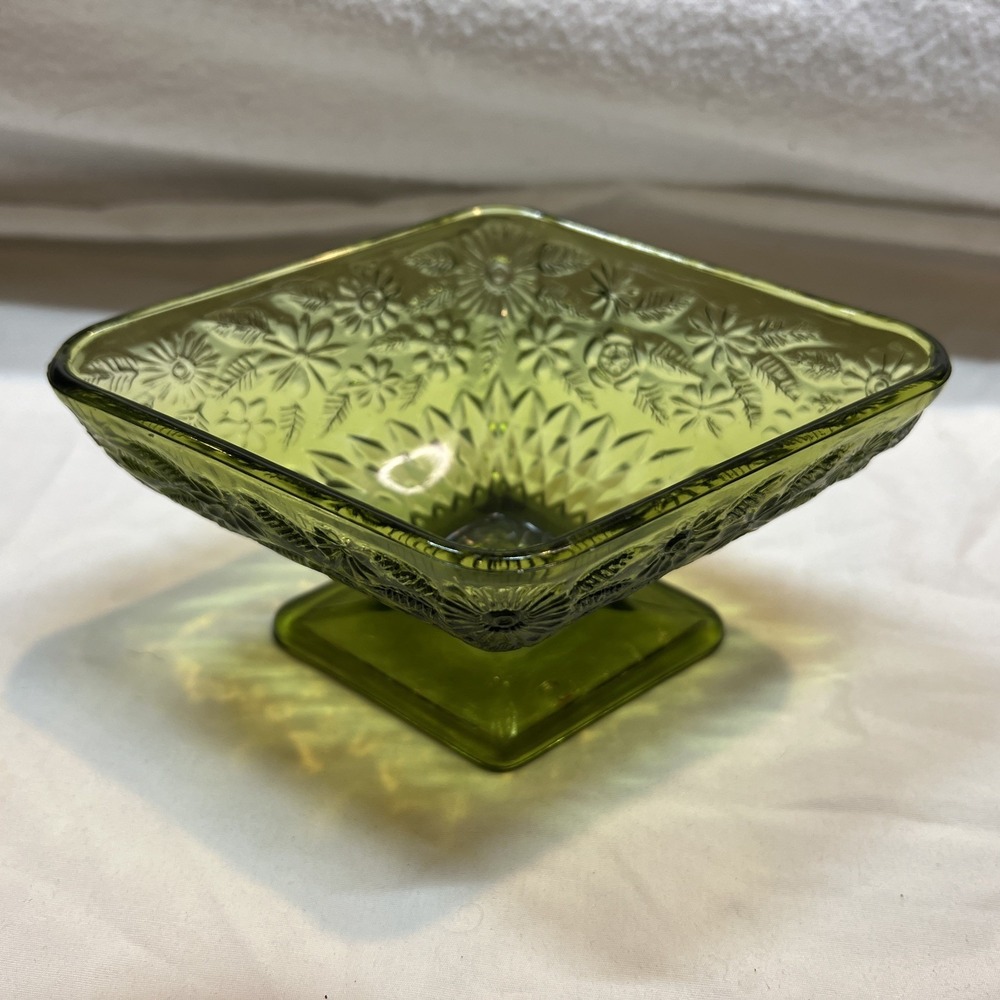 GREEN VINTAGE  INDIANA GLASS DIAMOND SHAPED PEDESTAL CANDY-NUTS DISH